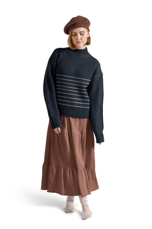 Suéter de cuello alto de canalé grueso con detalle de rayas